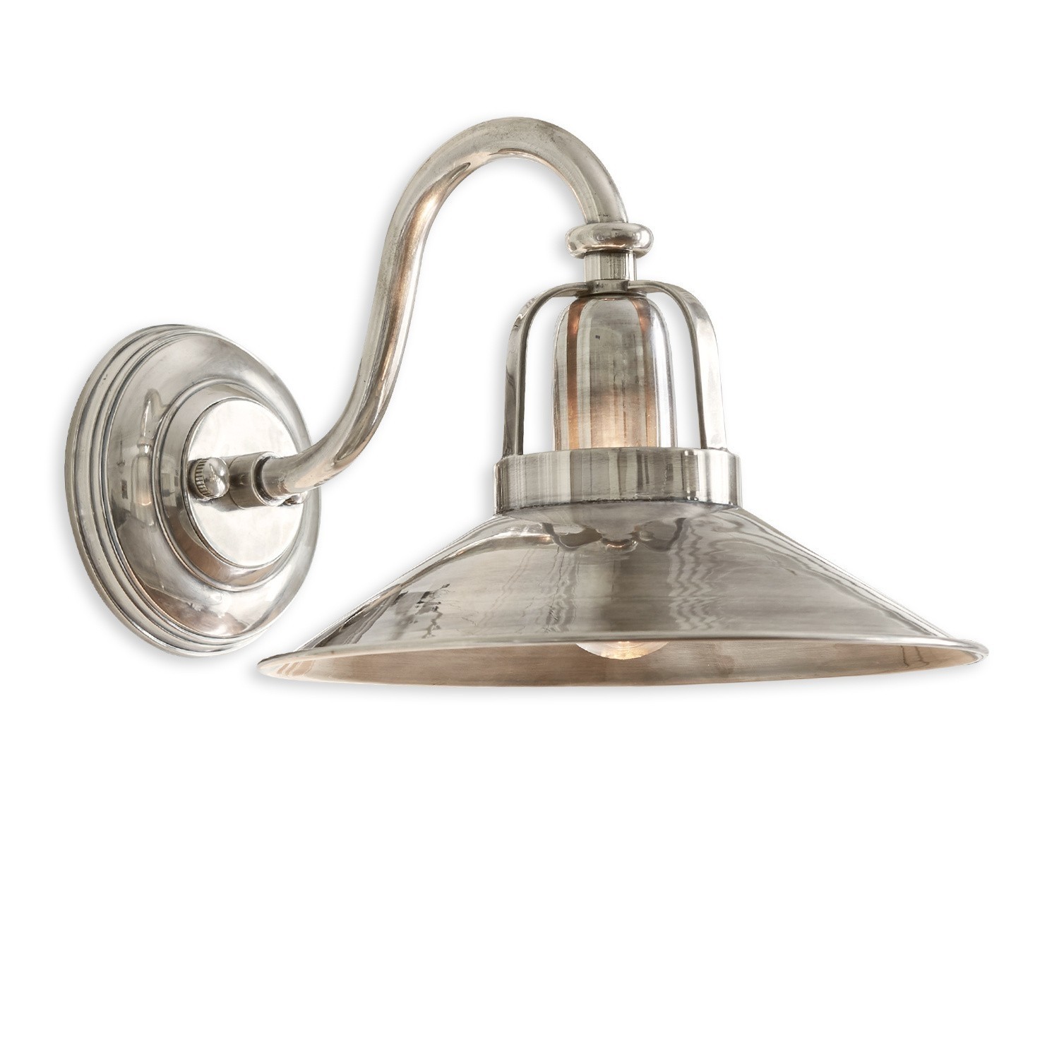 Wandlampe Timeon Wandlampe aus Metall in Silber mit breitem Lampenschirm und elegantem Industriedesign