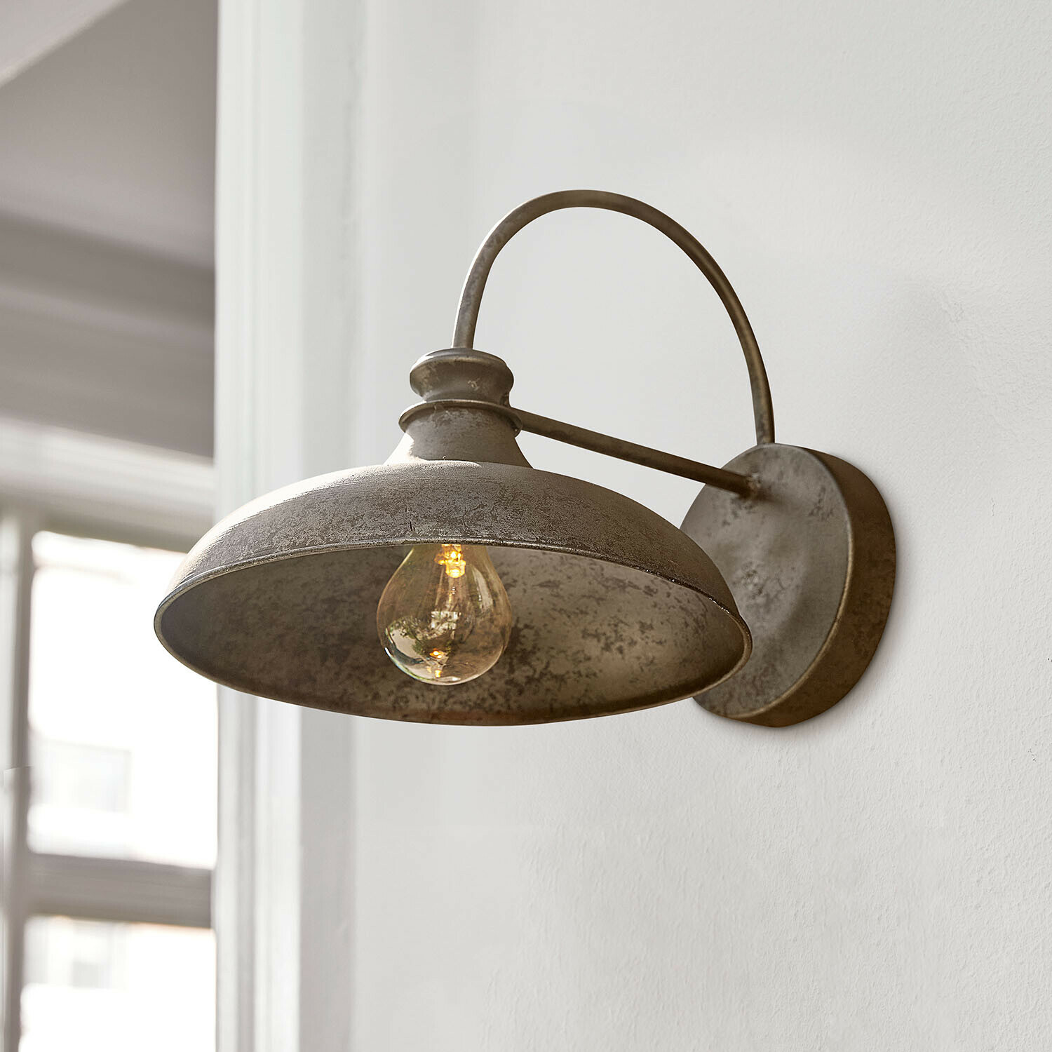 LED-Wandlampe Chassorin Metall-Wandleuchte im Vintage-Stil in Grau mit dekorativer Glühbirne für Aussenbeleuchtung