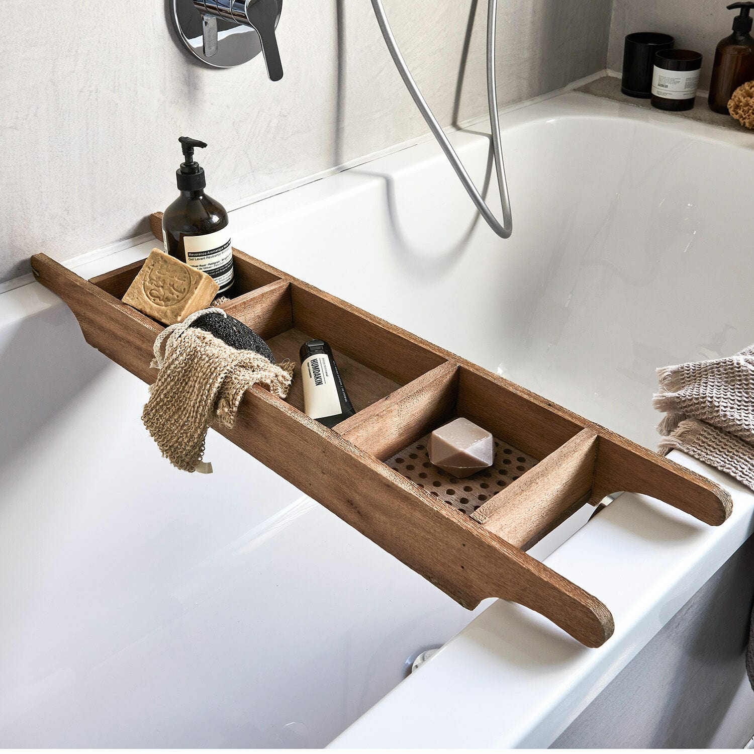 Badewannenablage Einid Holzbadewannenablage mit Fächern für Seife und Badeutensilien in Naturfarbe