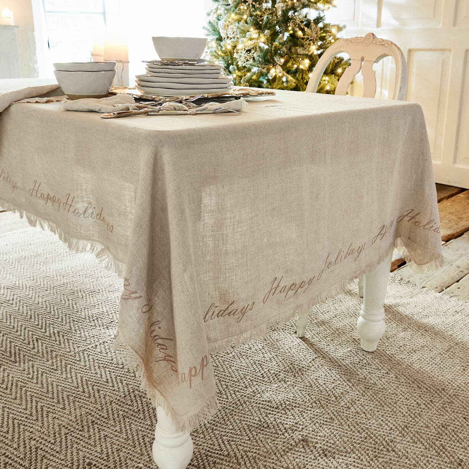 Tischdecke Emilia Leinen-Tischdecke in Naturfarbe mit Schriftzug «Happy Holidays», festliche Tischdekoration