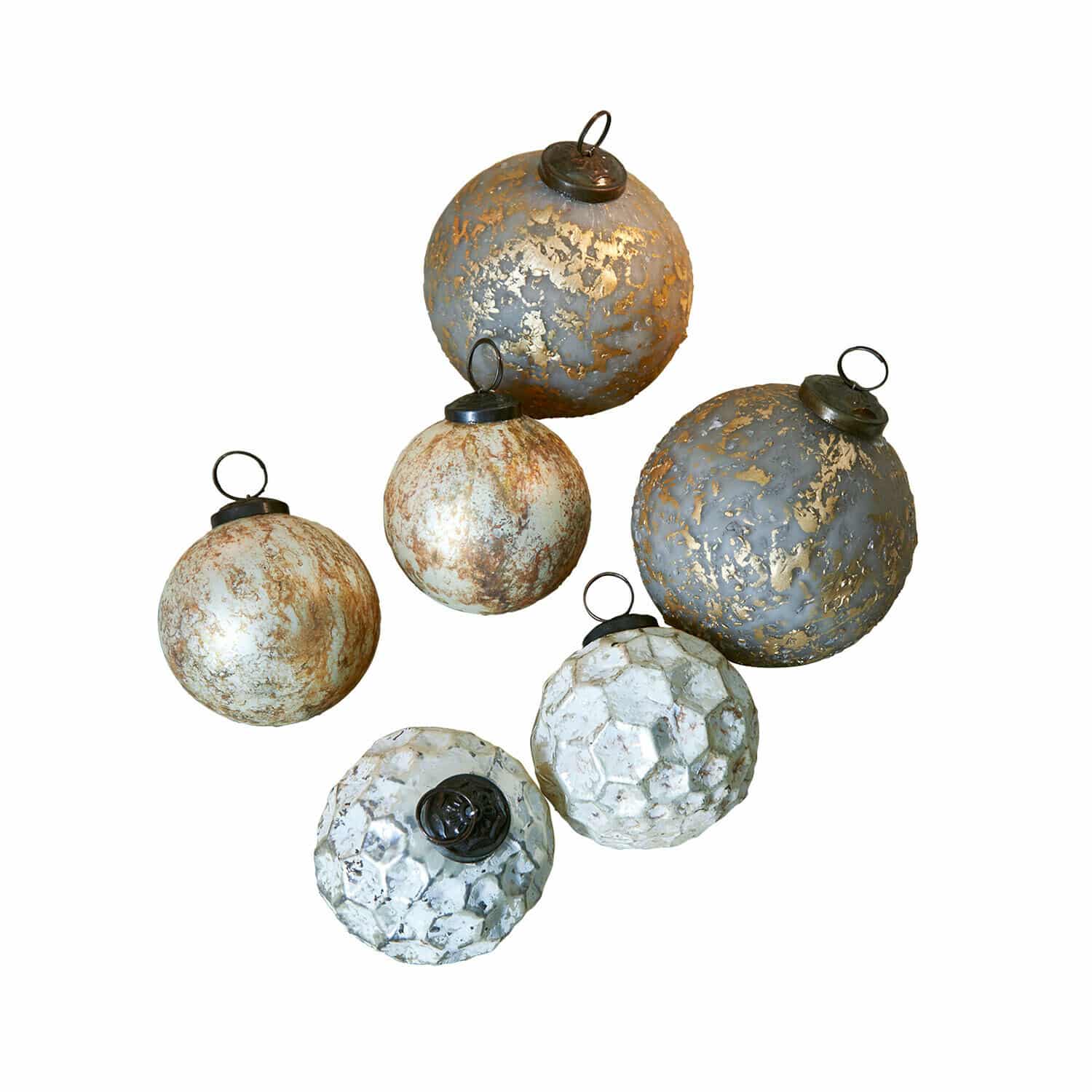 Weihnachtskugel 6er Set Bellezia Set mit sechs dekorativen Weihnachtskugeln in Grau und Weiss mit metallischem Finish für festliche Dekoration