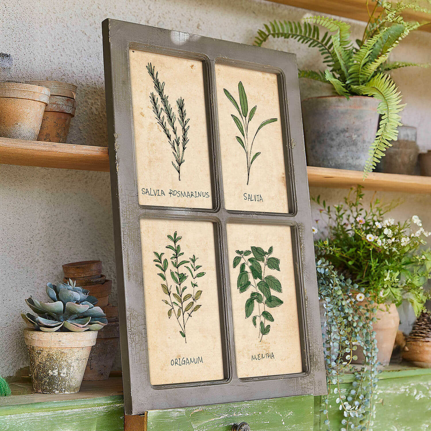 Bild Beaurive Dekorative Tafel mit vier Kräuterillustrationen auf beigem Hintergrund in grauem Rahmen, rustikaler Stil
