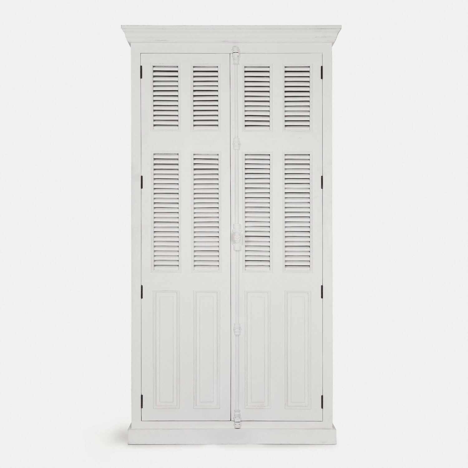 Weißer Holzschrank mit Lamellentüren und klassischem Design für Stauraum