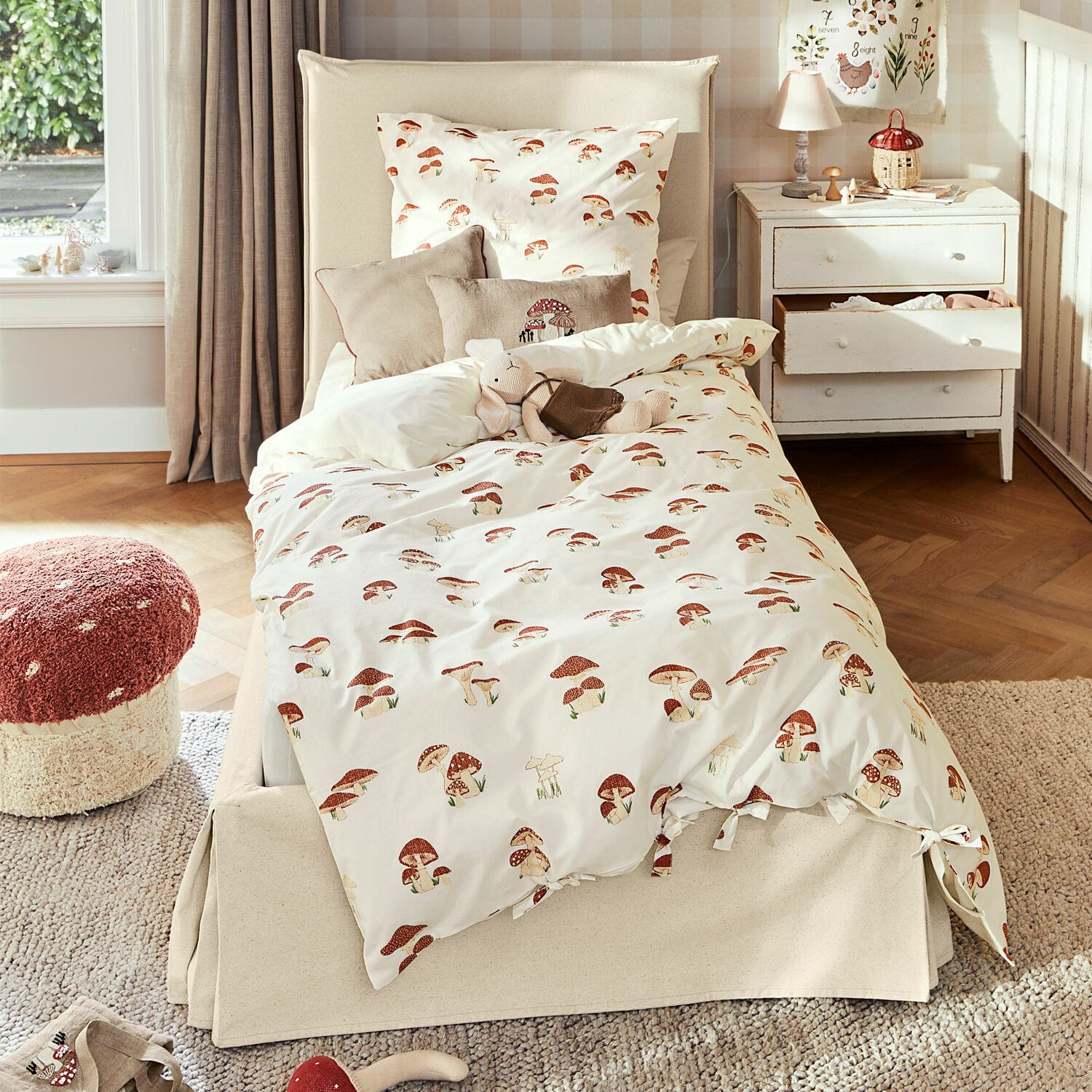Einzelbett Mouradon Baumwoll-Bettwäsche in Creme mit rotem Pilzmotiv, gemütliche Kinderzimmerdekoration