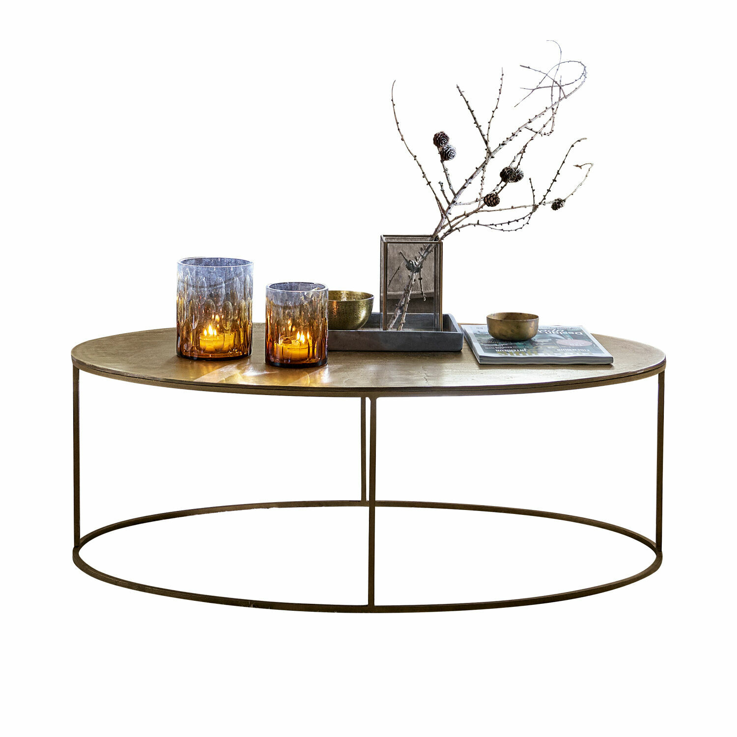 Couchtisch Leron Runder Couchtisch mit Metallgestell und naturfarbiger Holzplatte, dekoriert mit Accessoires