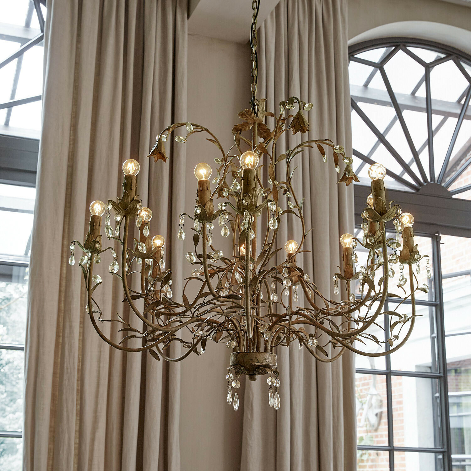 Kronleuchter Opérancourt Metall-Kronleuchter mit Kristalltropfen im Vintage-Stil, dekorative Beleuchtung für das Wohnzimmer