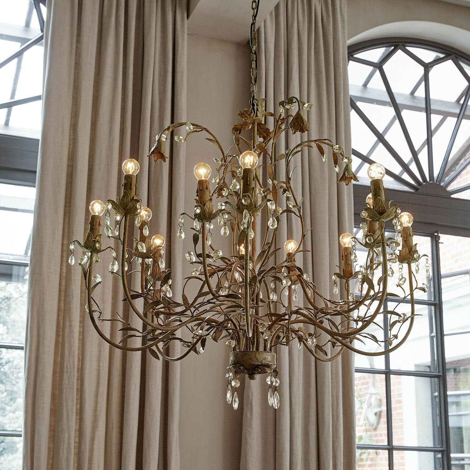 Kronleuchter Opérancourt Metall-Kronleuchter mit Kristalltropfen im Vintage-Stil, dekorative Beleuchtung für das Wohnzimmer