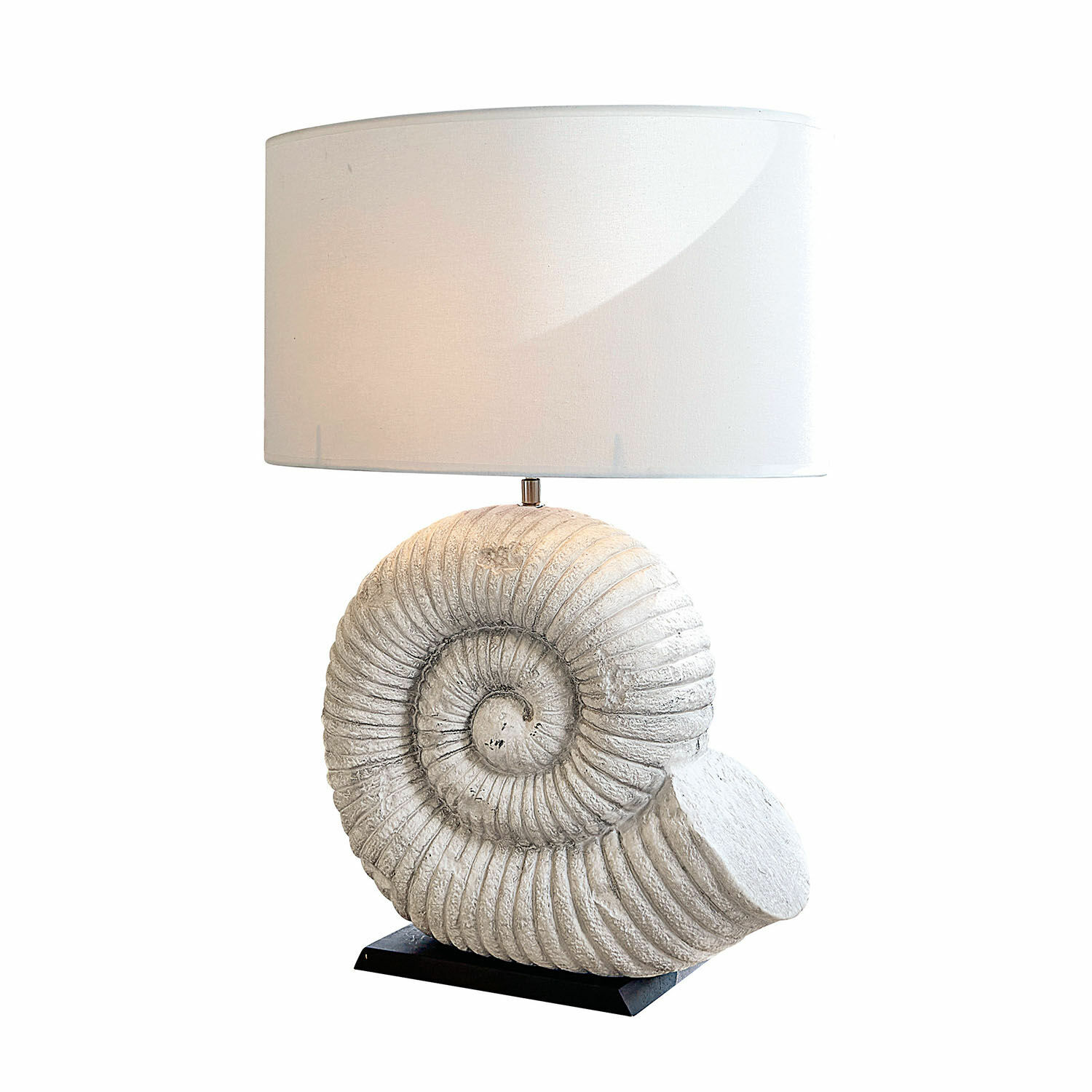 Tischlampe Korrellin Tischlampe mit weissem Stoffschirm und steinerner Muschelform als Sockel, dekorative Wohnraumleuchte