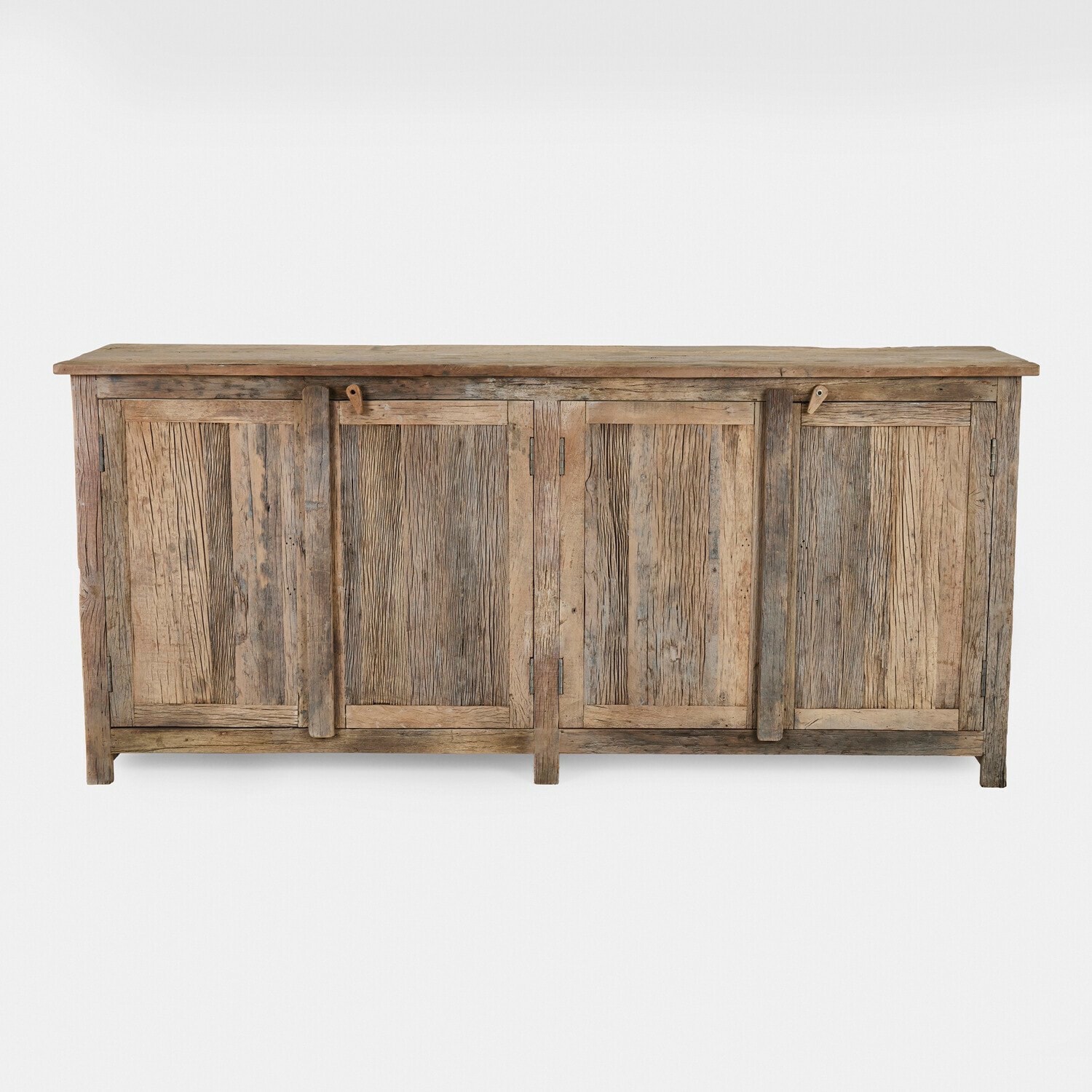 Sideboard Corvillon Rustikales Holzsideboard mit vier Türen in natürlicher, gealterter Optik für Wohnzimmer