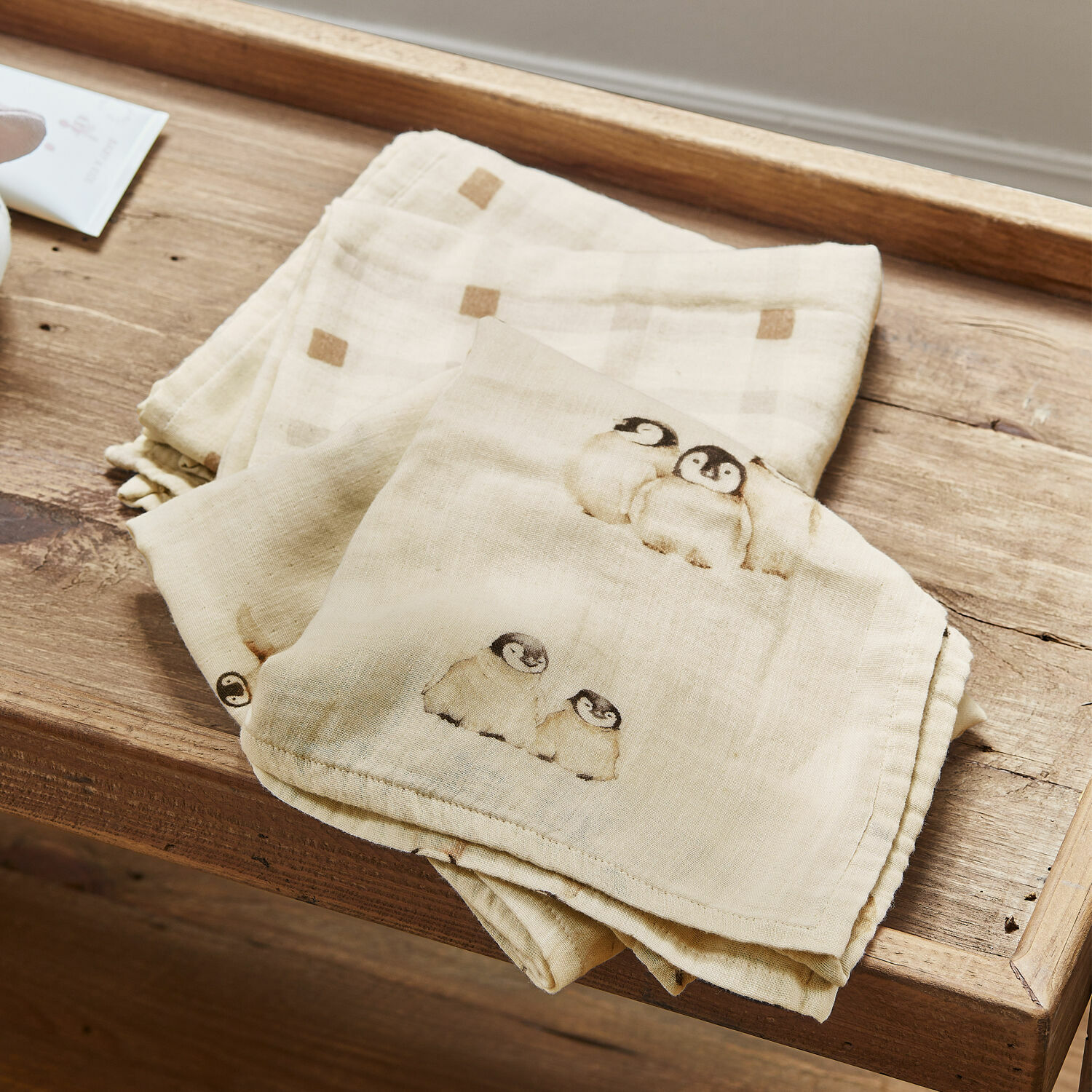 Babytuch 2er Set Jocienne Feines Baumwolltuch in Creme mit Pinguinmotiv, weiches Küchentuch für den Alltag