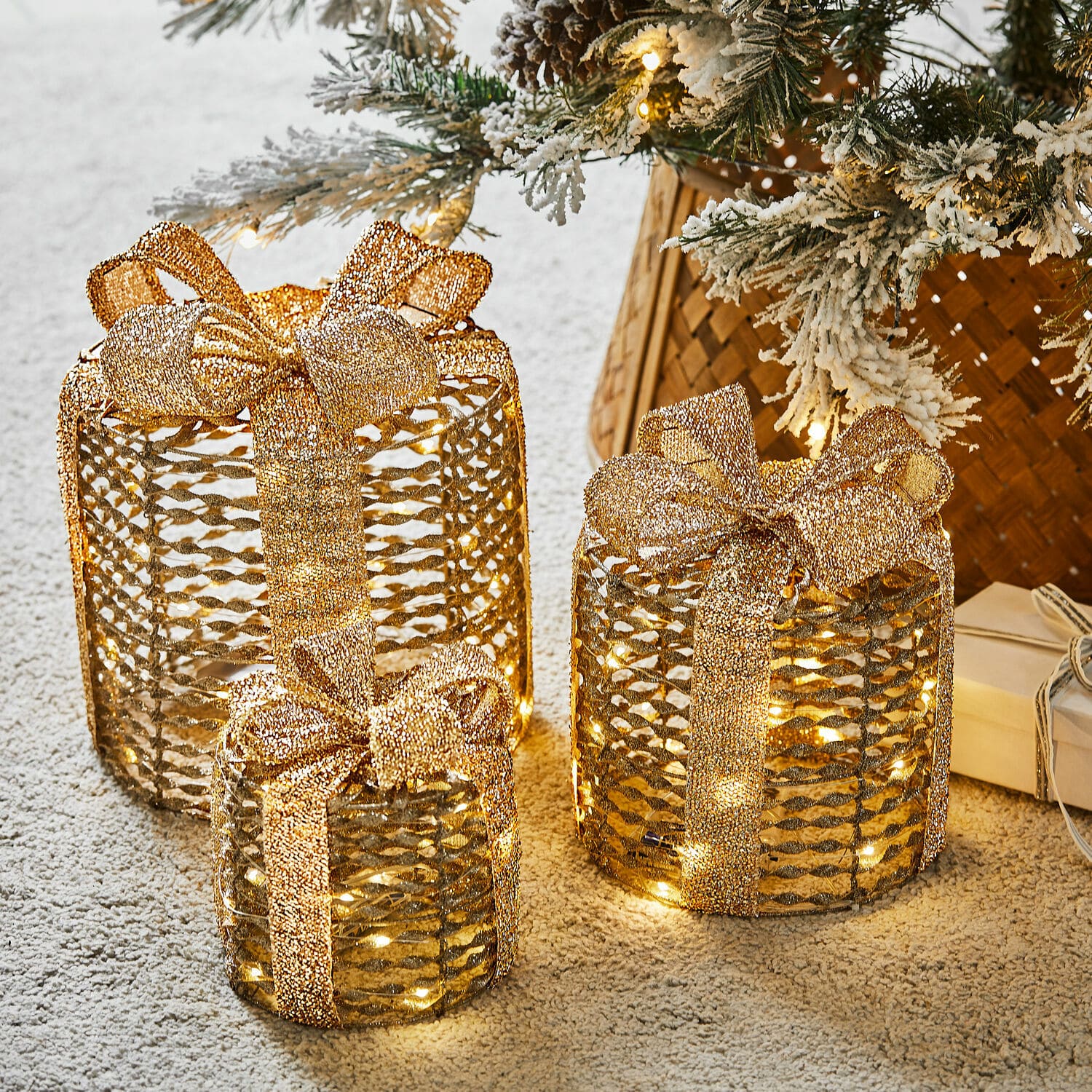LED-Geschenk 3er Set Lorivane Drei goldene Geschenkdekorationen aus Drahtgeflecht mit LED-Lichtern für festliche Weihnachtsdekoration