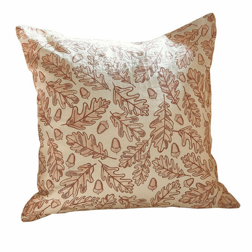 Beige Kissenhülle mit braunem Eichenblatt- und Eichelnmuster, dekorativer Baumwollstoff