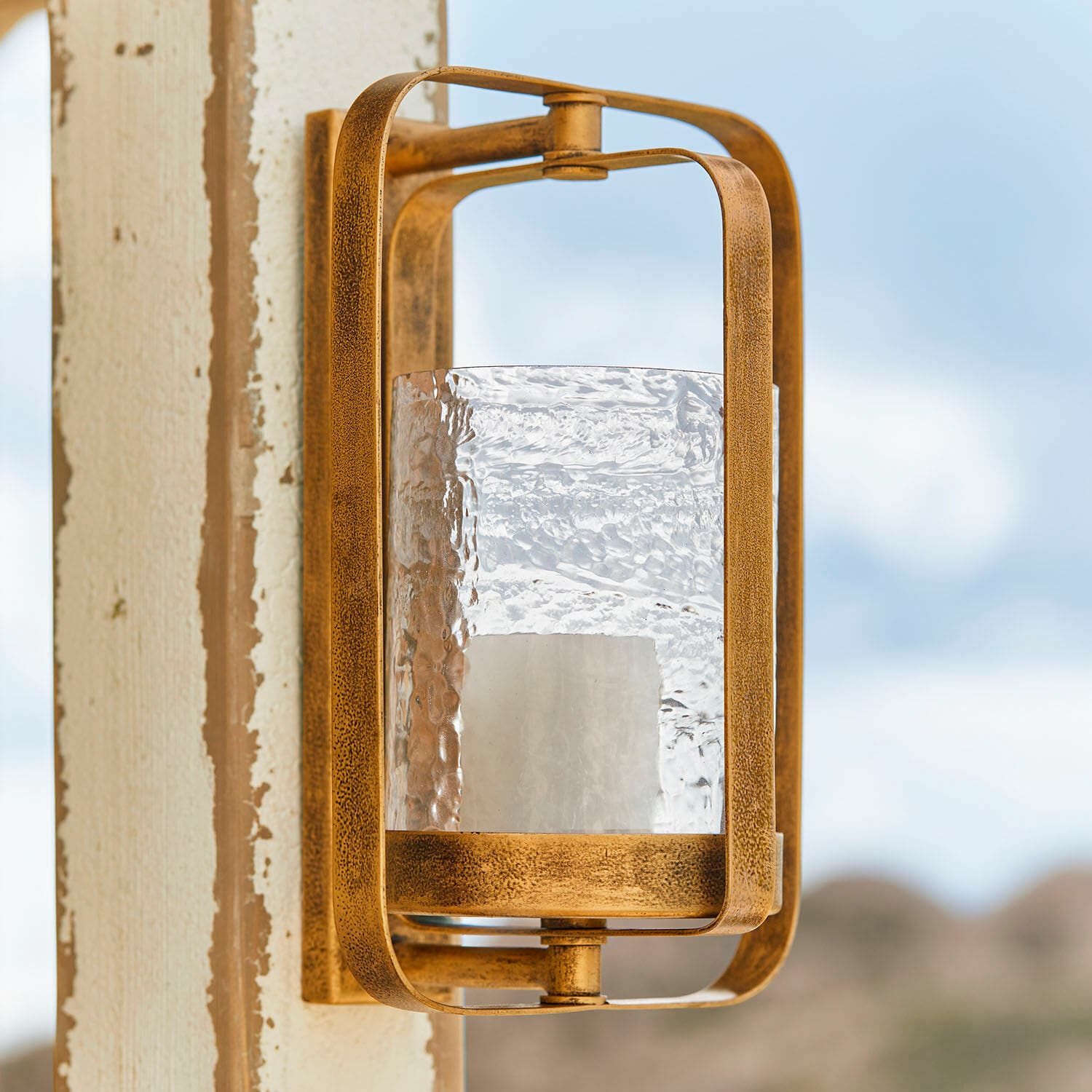 Wandkerzenhalter Vauxandre Goldfarbener Metall-Wandleuchter mit strukturiertem Glas für Aussenbeleuchtung