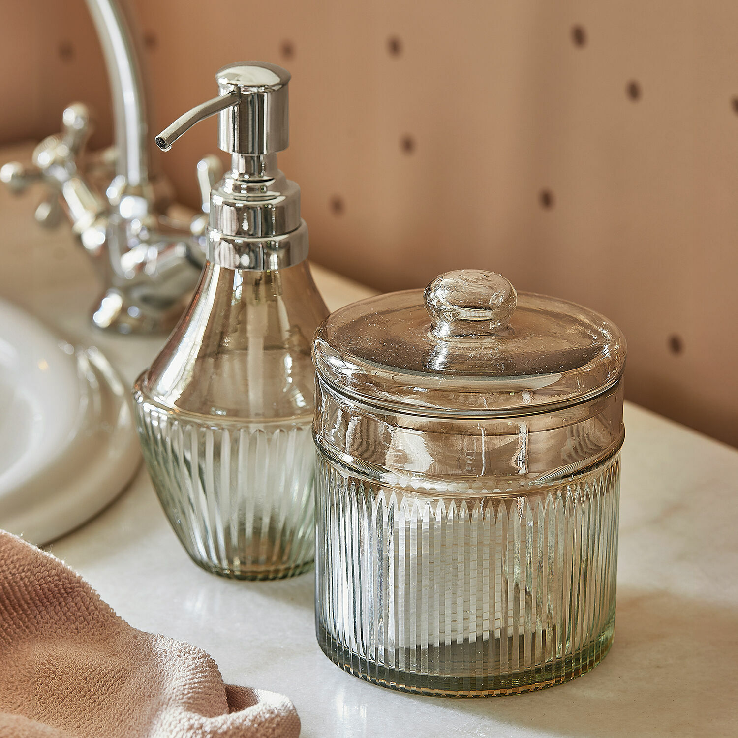 Bad-Set Jolivienne Glasspender und Vorratsglas mit Deckel in Transparent für Bad, Seifen- und Wattepadsbehälter