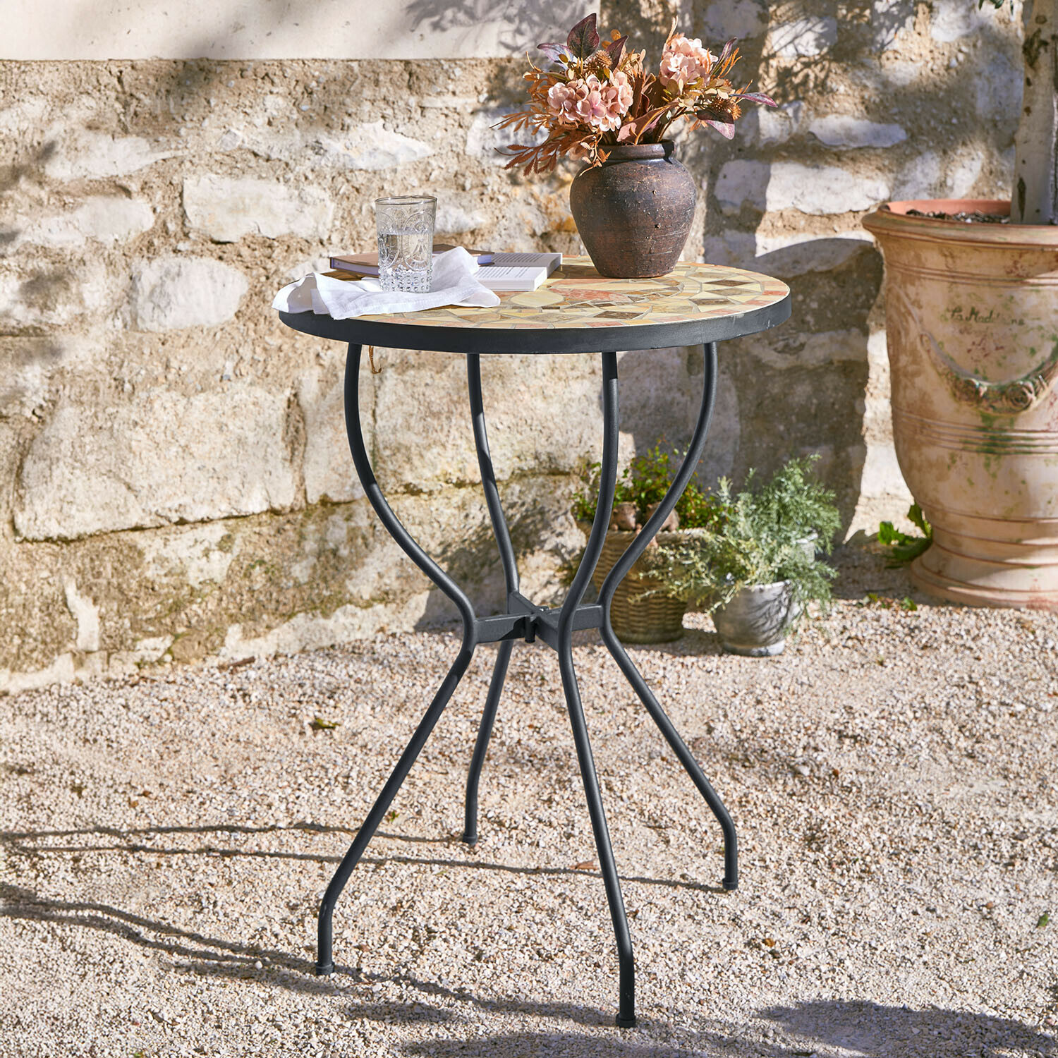 Tisch Oleanders Runder Gartentisch mit Metallbeinen und pastellfarbiger Mosaik-Tischplatte