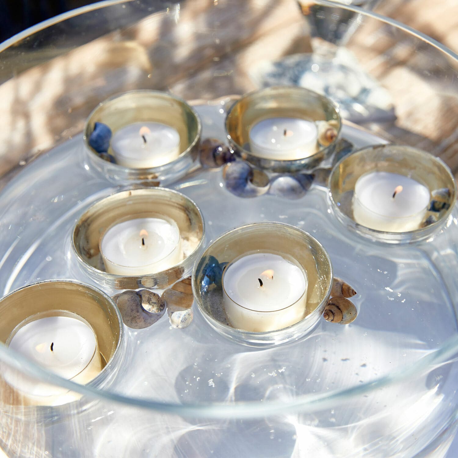 Schwimmwindlichter 6er Set Adelia Glasschale mit schwimmenden Kerzen und Muscheln in natürlichen Farben als Dekoartikel