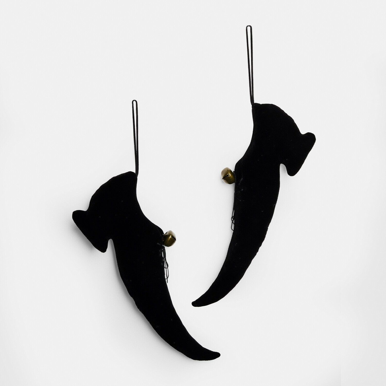 Deko-Schuh 2er Set Trésalya Schwarze Samt-Dekorationen in Hornform mit Glöckchen zum Aufhängen, Weihnachtsdeko