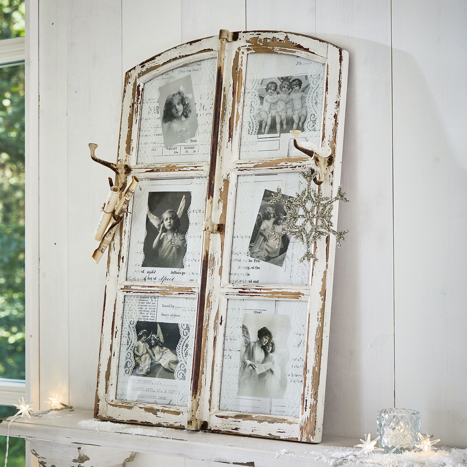 Dekoboard Armindo Rustikaler Holz-Fotorahmen mit weisser Patina und Metallhaken zur Wanddekoration im Vintage-Stil