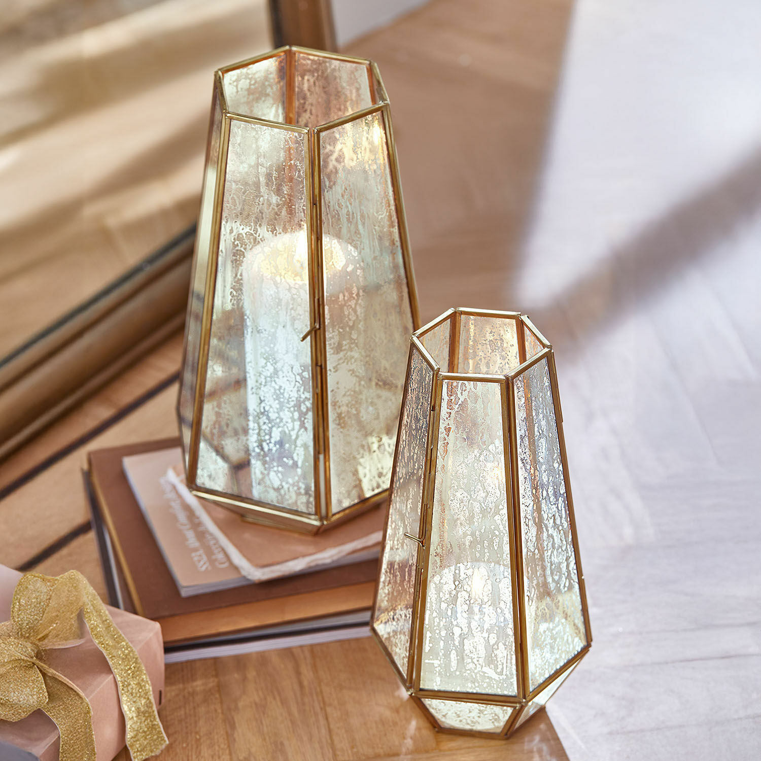 Windlicht 2er Set Mouniza Set mit zwei Laternen aus Glas und goldenem Messing mit antikem Spiegeleffekt, elegante Wohnraumdeko