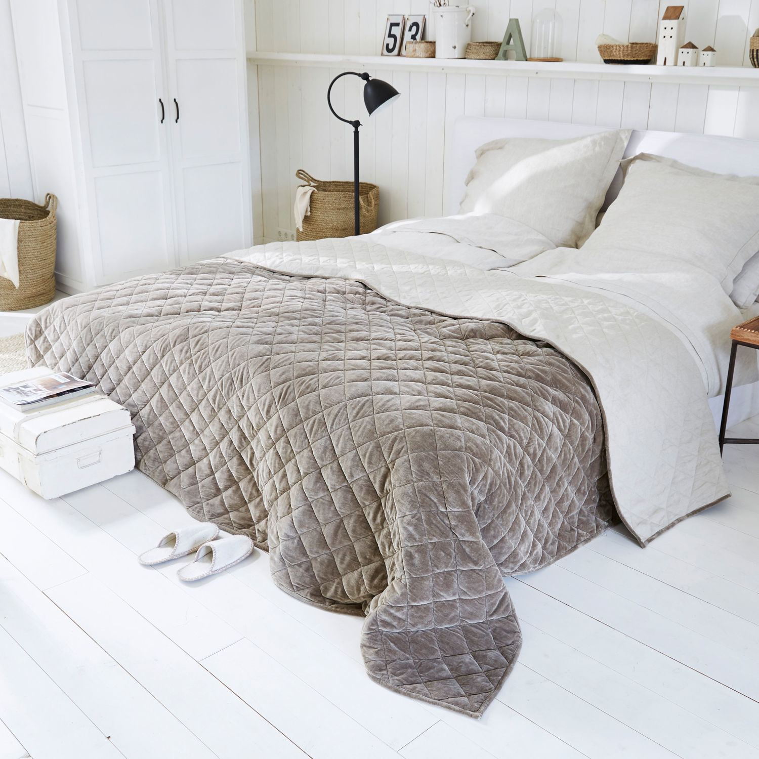 Quilt Verdier Gemütliche gesteppte Tagesdecke in Beige und Grau aus weichem Material, Schlafzimmerdekoration