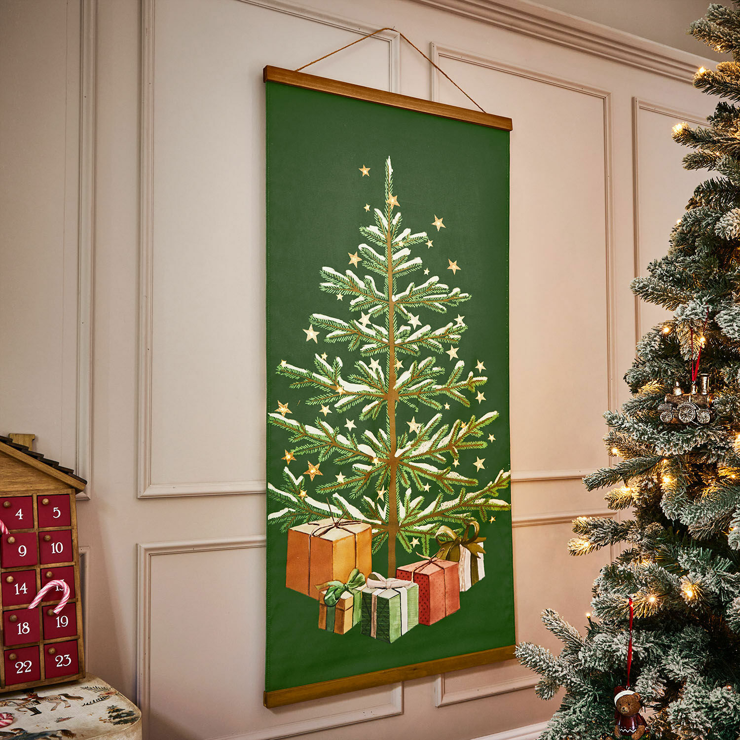 Bild mit LED Naluma Grünes Weihnachtsplakat mit Tannenbaum und Geschenken, festliche Wanddekoration für Weihnachten