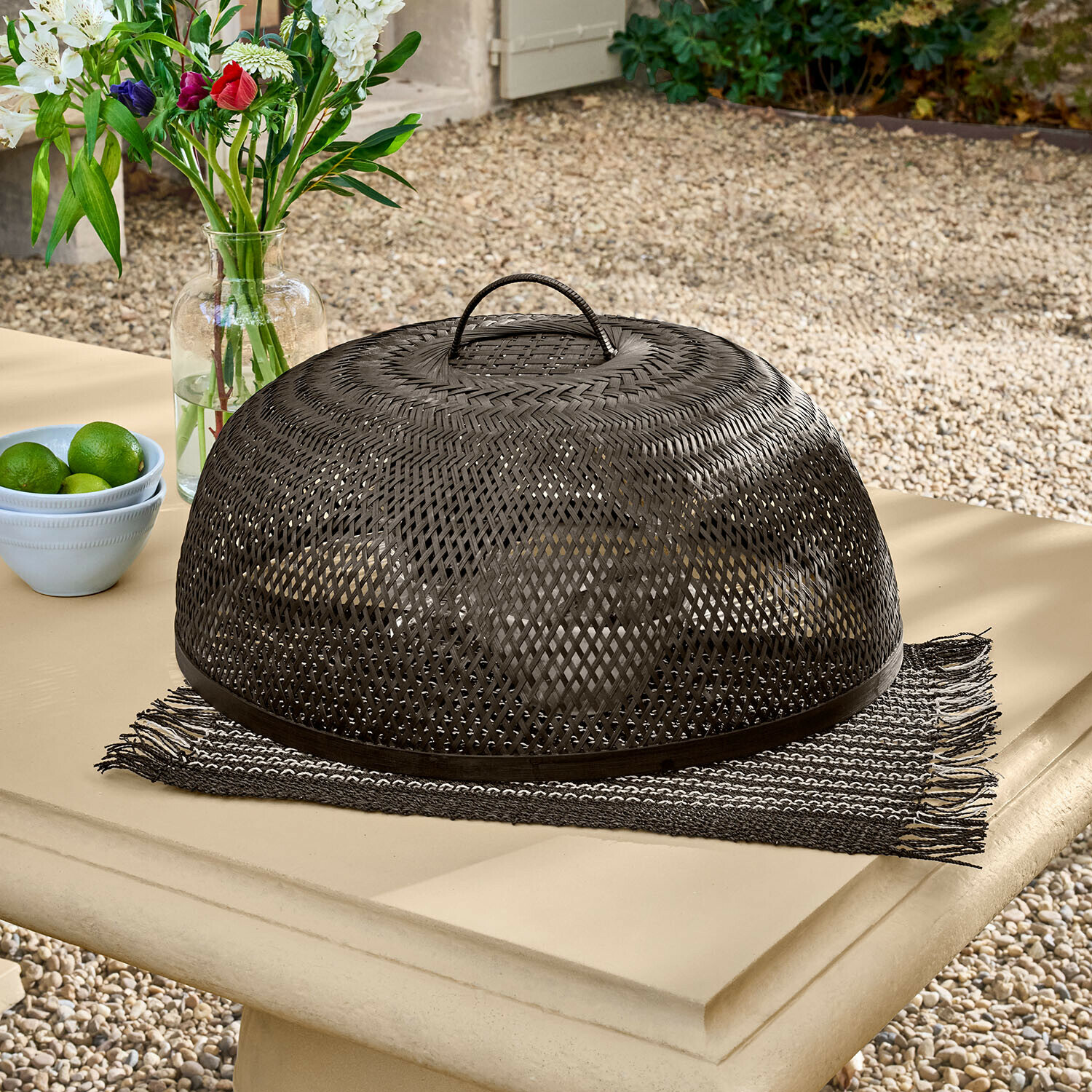 Abdeckhaube Tarevo Schwarze geflochtene Rattan-Abdeckhaube auf Gartentisch, schützt Speisen vor Insekten