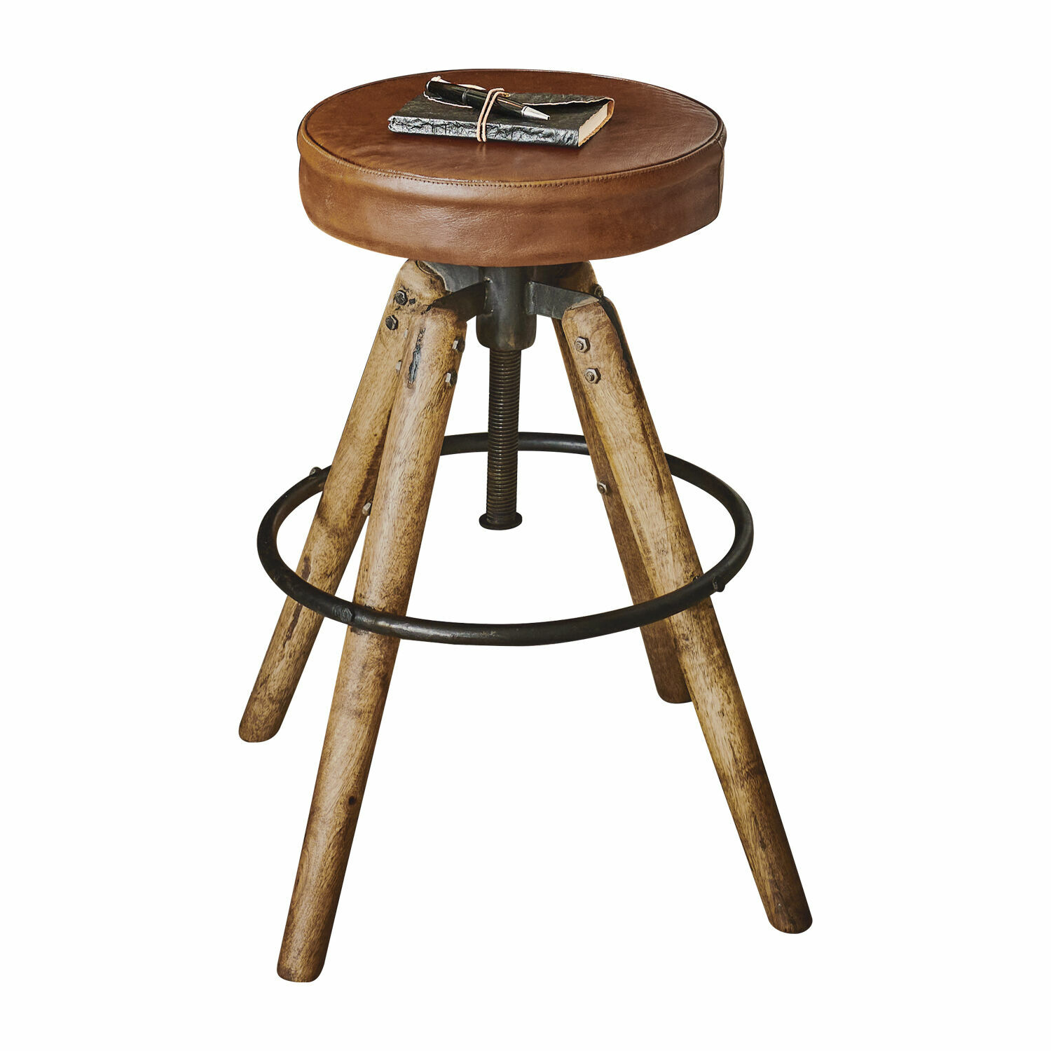 Hocker Twist Barhocker mit braunem Lederpolster und Holzbeinen mit schwarzem Metallring als Fussstütze