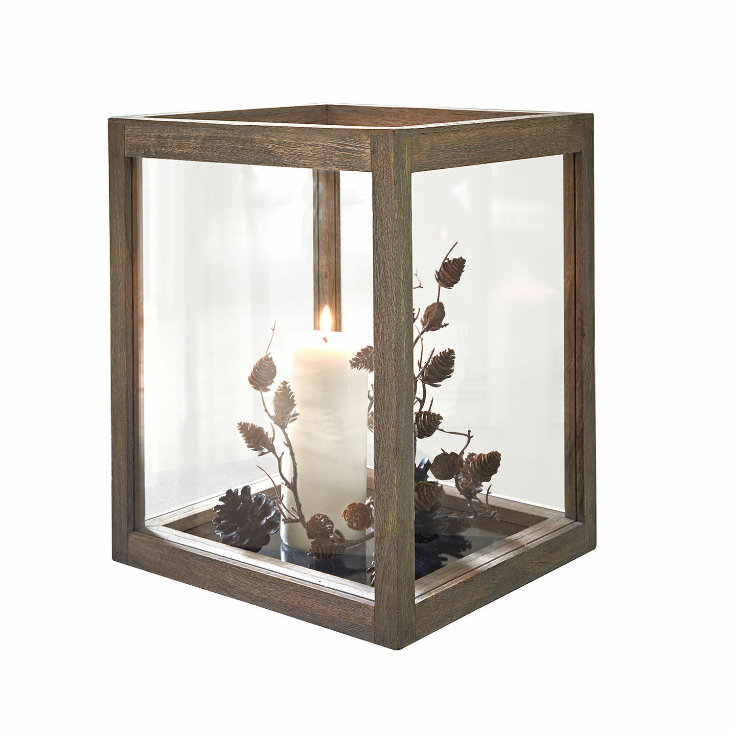 Windlicht Solvik Holzlaterne mit klarem Glas und weisser Kerze, dekoriert mit Kiefernzapfen, Wohnaccessoire