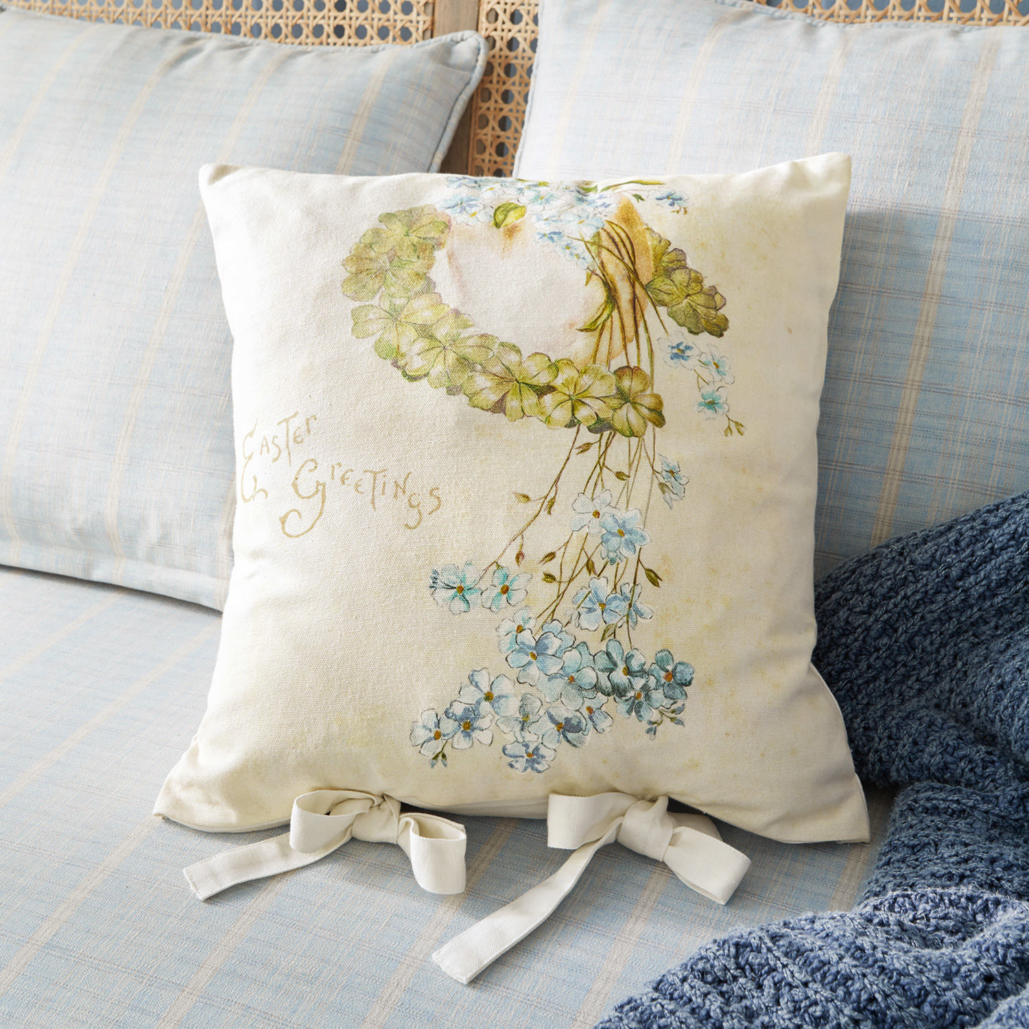 Kissenhülle Fierolla Dekoratives Baumwollkissen in Creme mit Blumenmotiv und Schleifen am Rand
