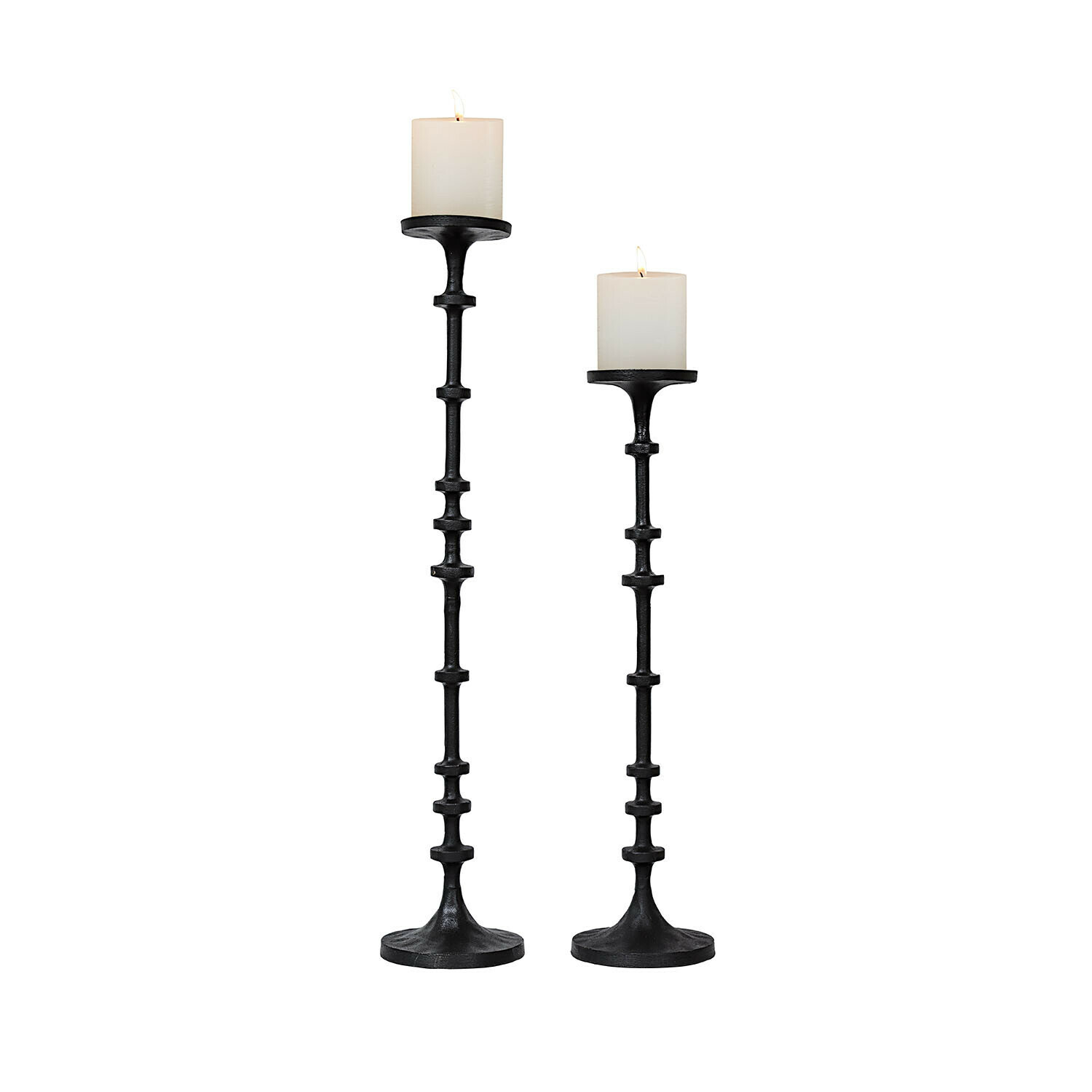 Kerzenständer 2er Set Reville Set aus zwei schwarzen Metall-Kerzenhaltern mit weißen Kerzen, Wohnaccessoire, Beleuchtung