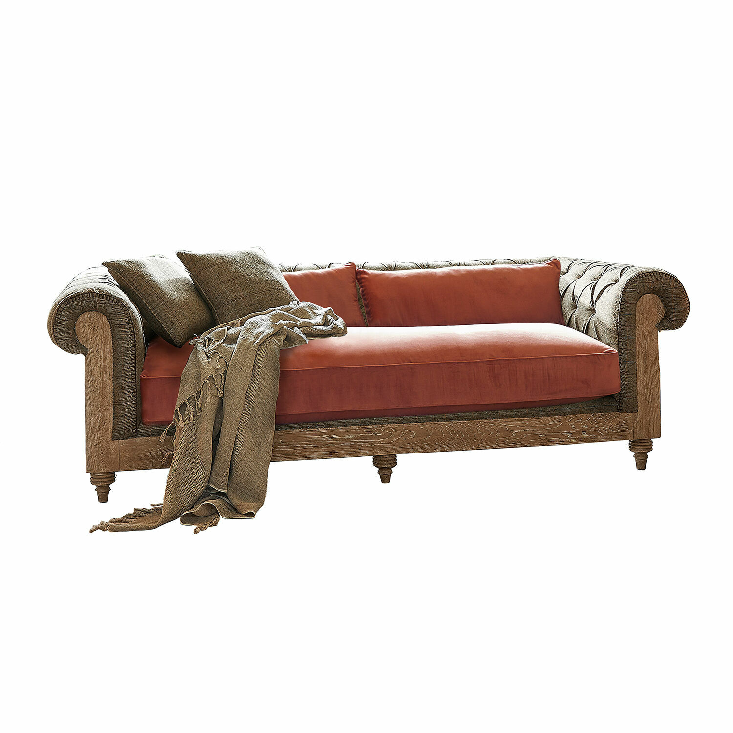 braun/terrakotta Kanani-Sofa aus braunem Stoff mit terrakottafarbenen Kissen und Holzrahmen im Vintage-Stil