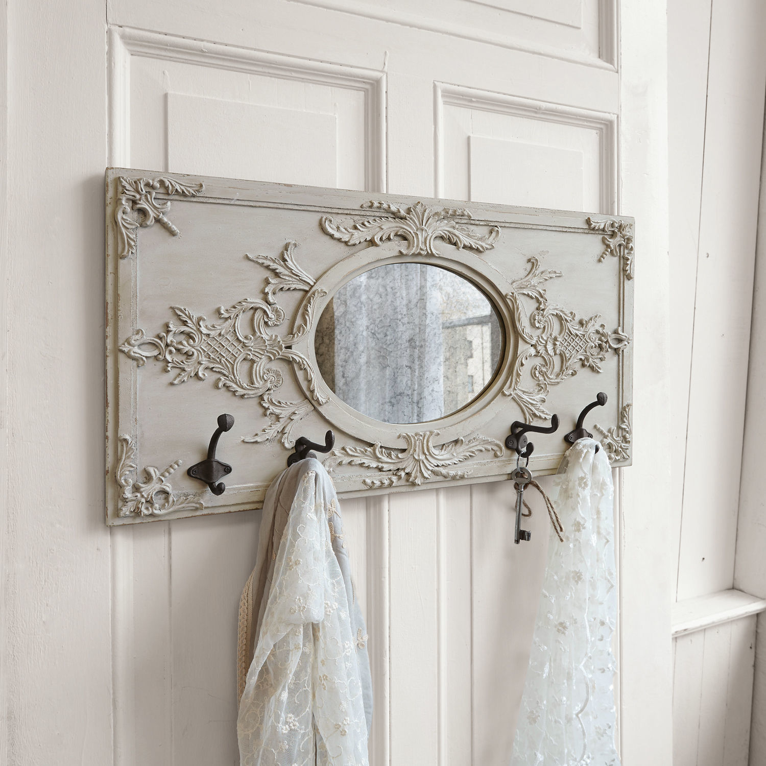 Garderobe Béatrice Rustikaler Wandhaken aus Holz in Beige mit ovalem Spiegel und schwarzen Metallhaken