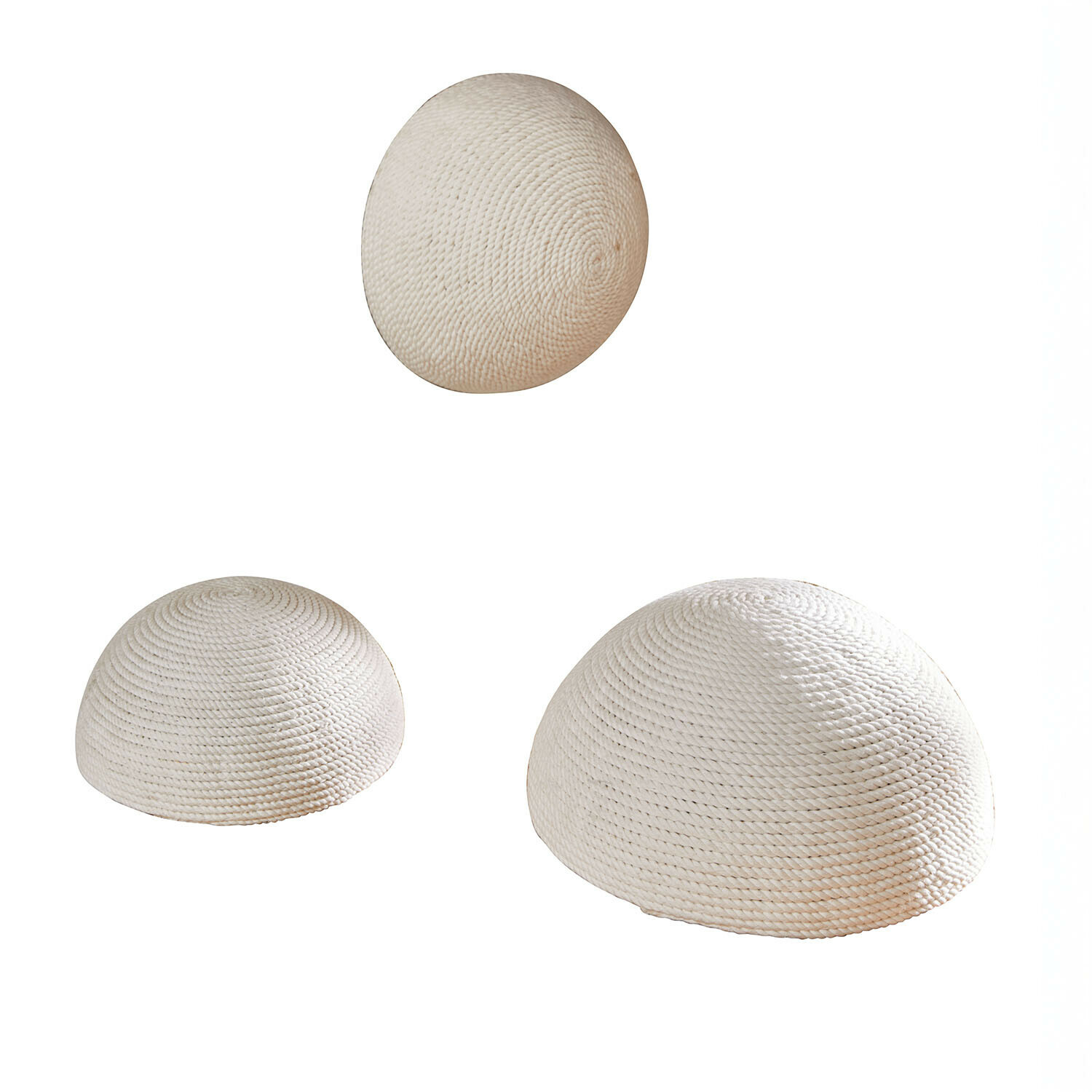 Kratzornament 3er Set Hallira Drei weisse halbrunde Dekokugeln aus geflochtenem Material mit natürlicher Textur für Innenräume