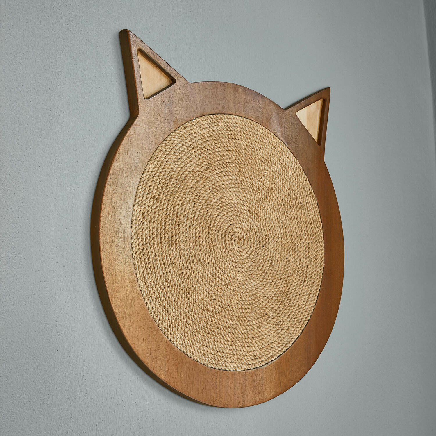 Kratzornament Tapsino Runde Katzenkratztafel aus Holz und Naturseil in Katzenkopfform zum Aufhängen