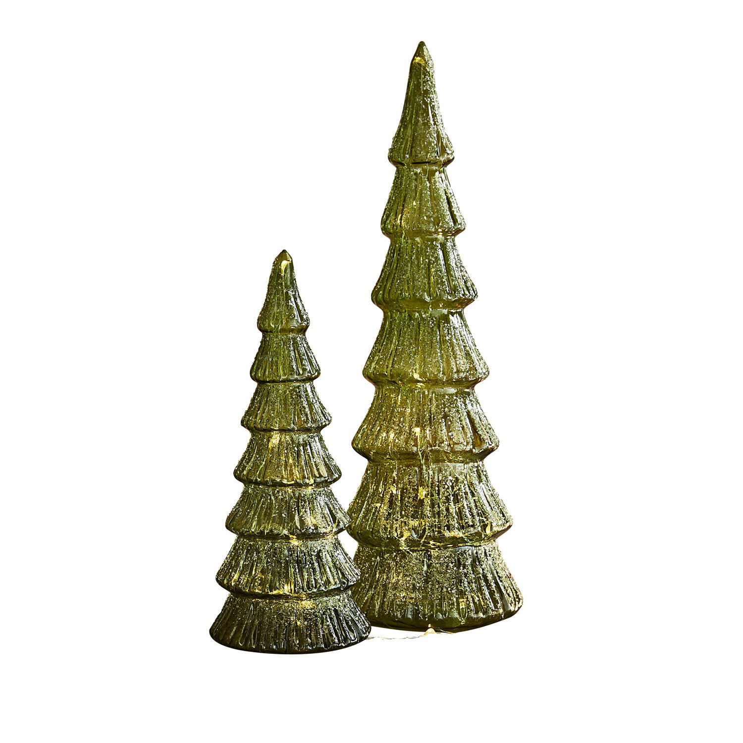 LED-Baum 2er Set Merrton Zwei grüne Glas-Weihnachtsbaum-Dekorationen mit LED-Beleuchtung für eine festliche Wohnraumgestaltung.