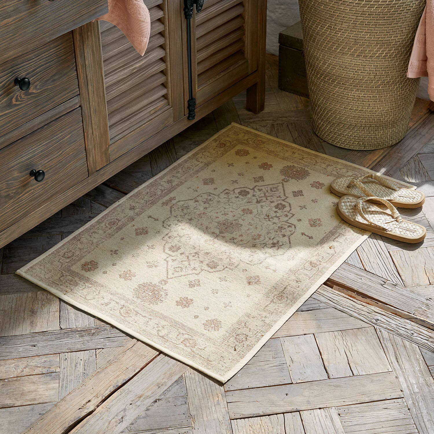 Badematte Selorin Beiger Teppich mit feinem Muster auf Holzboden, Wohnaccessoire für Komfort und Stil