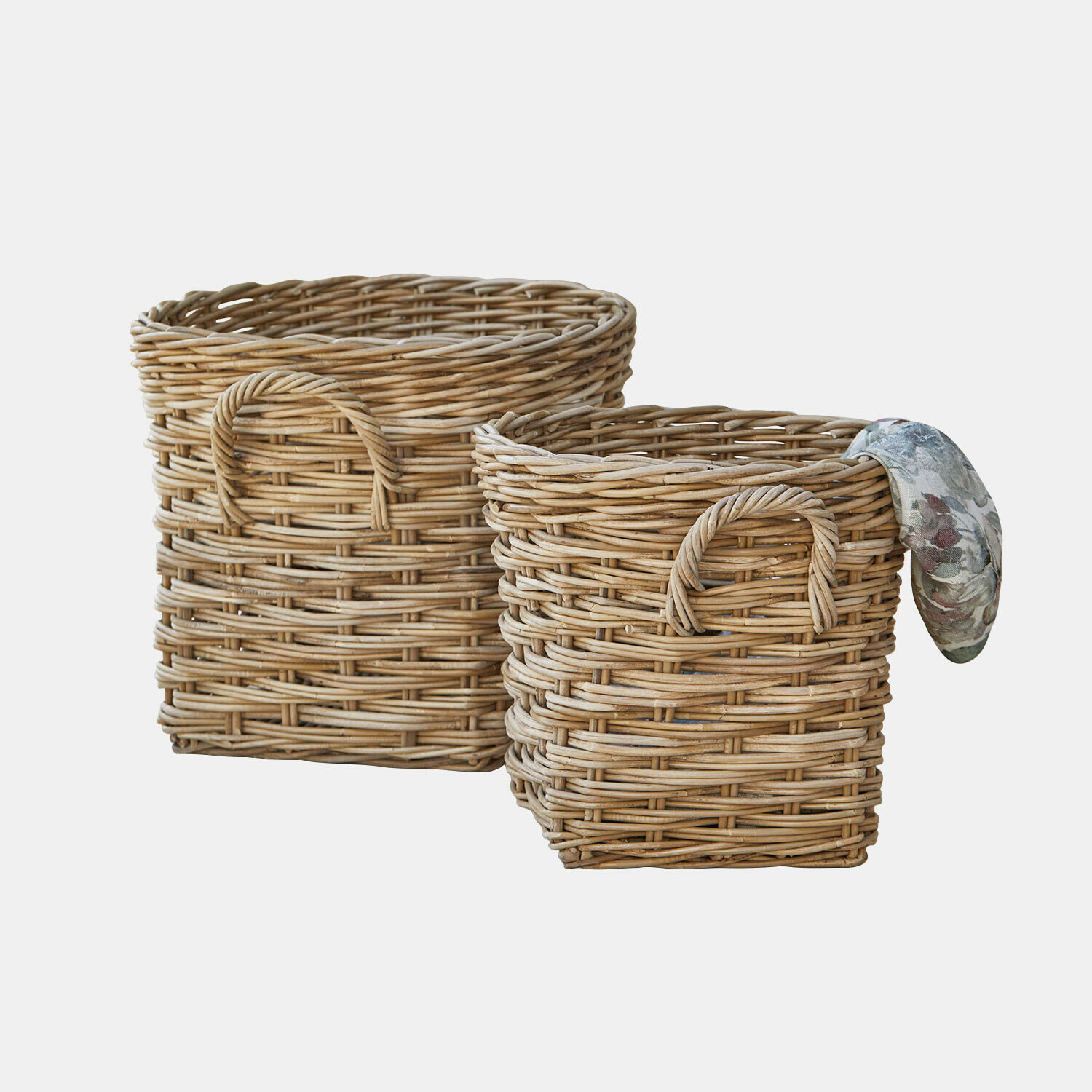 Korb 2er Set Melari Set mit zwei natürlichen Weidenkörben mit Griffen zum Aufbewahren und Dekorieren im Landhausstil
