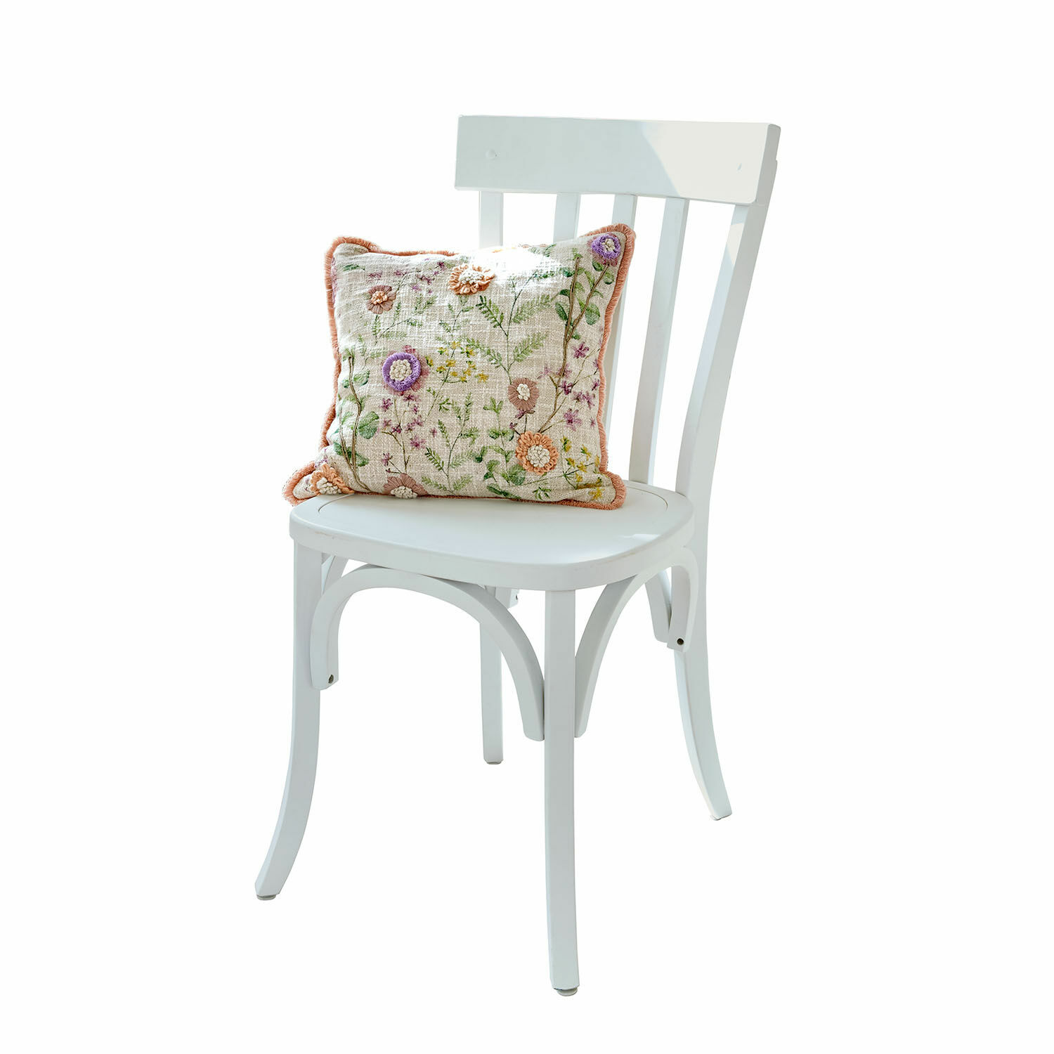 Stuhl Passigny Weisser Holzstuhl mit dekorativem Kissen mit Blumenstickerei in Pastellfarben