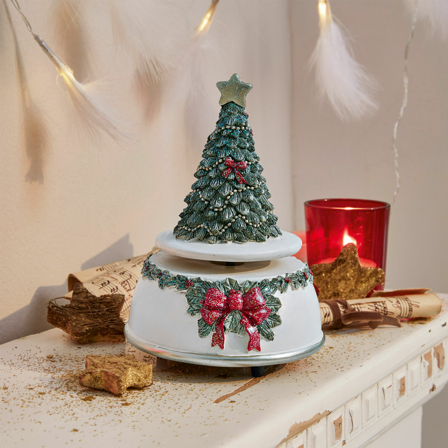 Spieluhr Rebets Weisse Dekorationsbasis mit grünem Weihnachtsbaum und roten Schleifen für festliche Dekoration