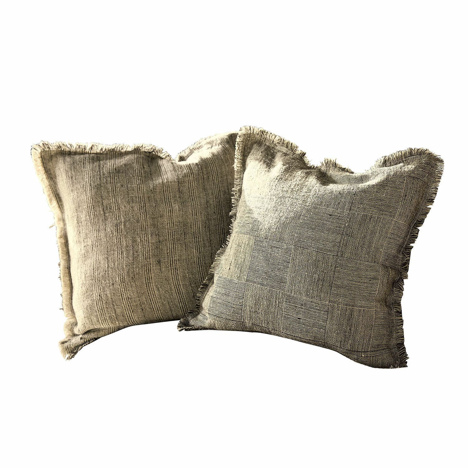 Kissenhülle 2er Set Amur Set aus zwei dekorativen Baumwollkissen in Beige mit Fransen und feinen Mustern.