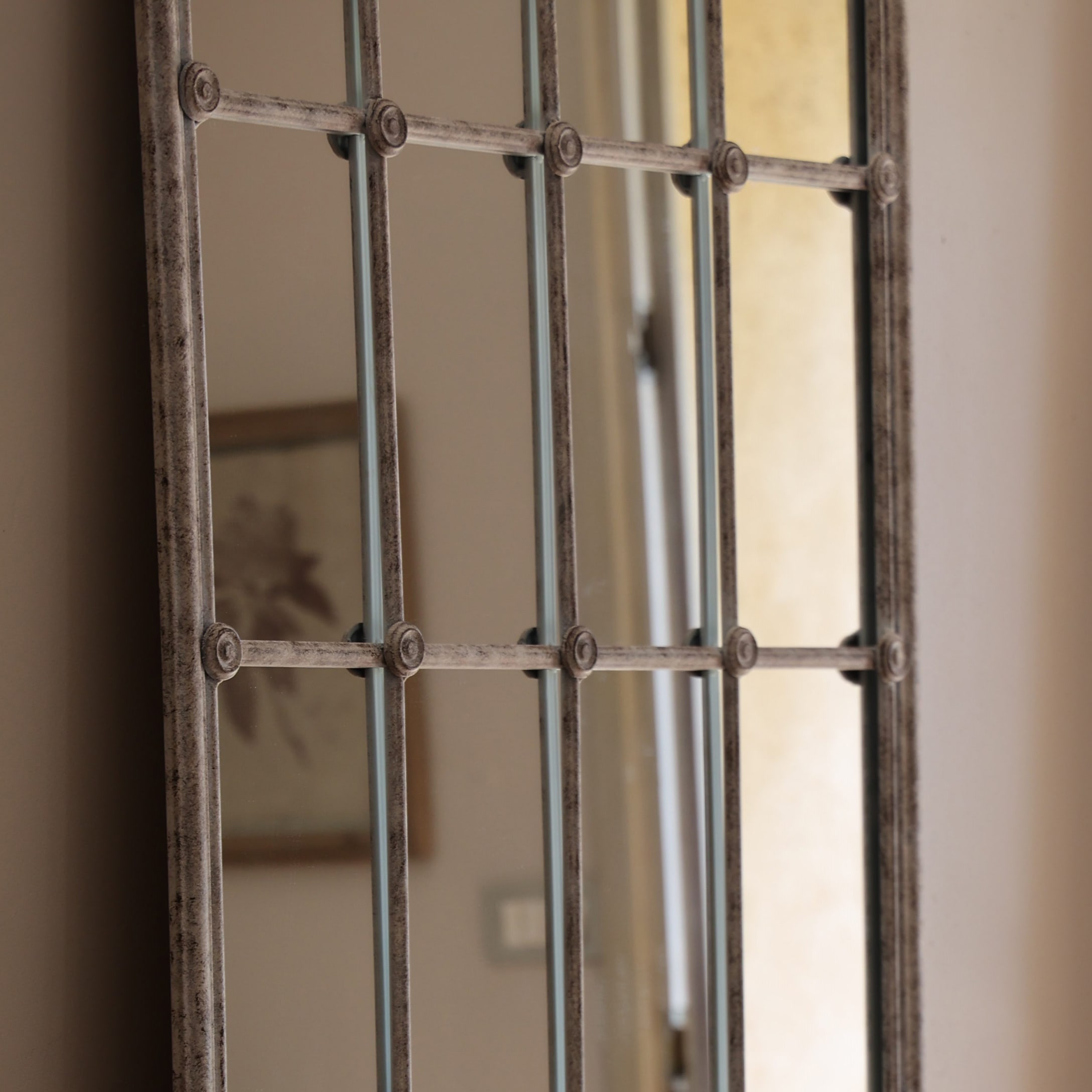 Wandspiegel mit Metallrahmen in antikbraun für Vintage-Wohnraumdekoration