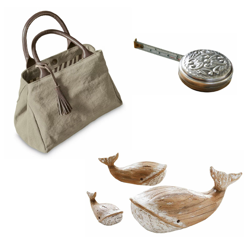 Beige Stofftasche mit braunen Griffen und Quaste, Holz-Wal-Dekorationen und Metallmassband
