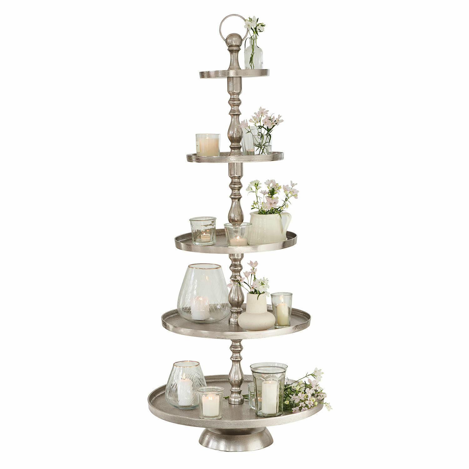 Etagere Magonie Fünfstöckige silberne Metall-Etagere mit Kerzen und weissen Blumen als Dekoration