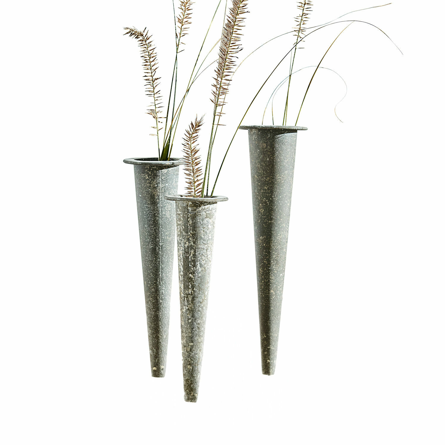 Vase 3er Set Vullierens Set aus drei schlanken grauen Metallvasen mit dekorativem Gras, moderne Gartendekoration
