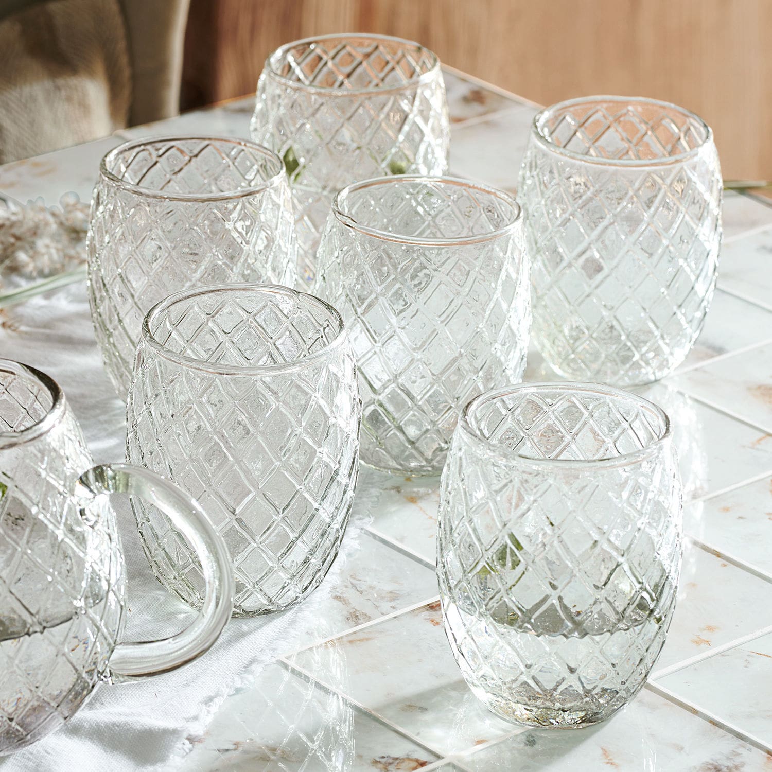 Glas 6er Set Corrofin Transparente Gläser mit Rautenmuster auf Marmorplatte zum Servieren von Getränken