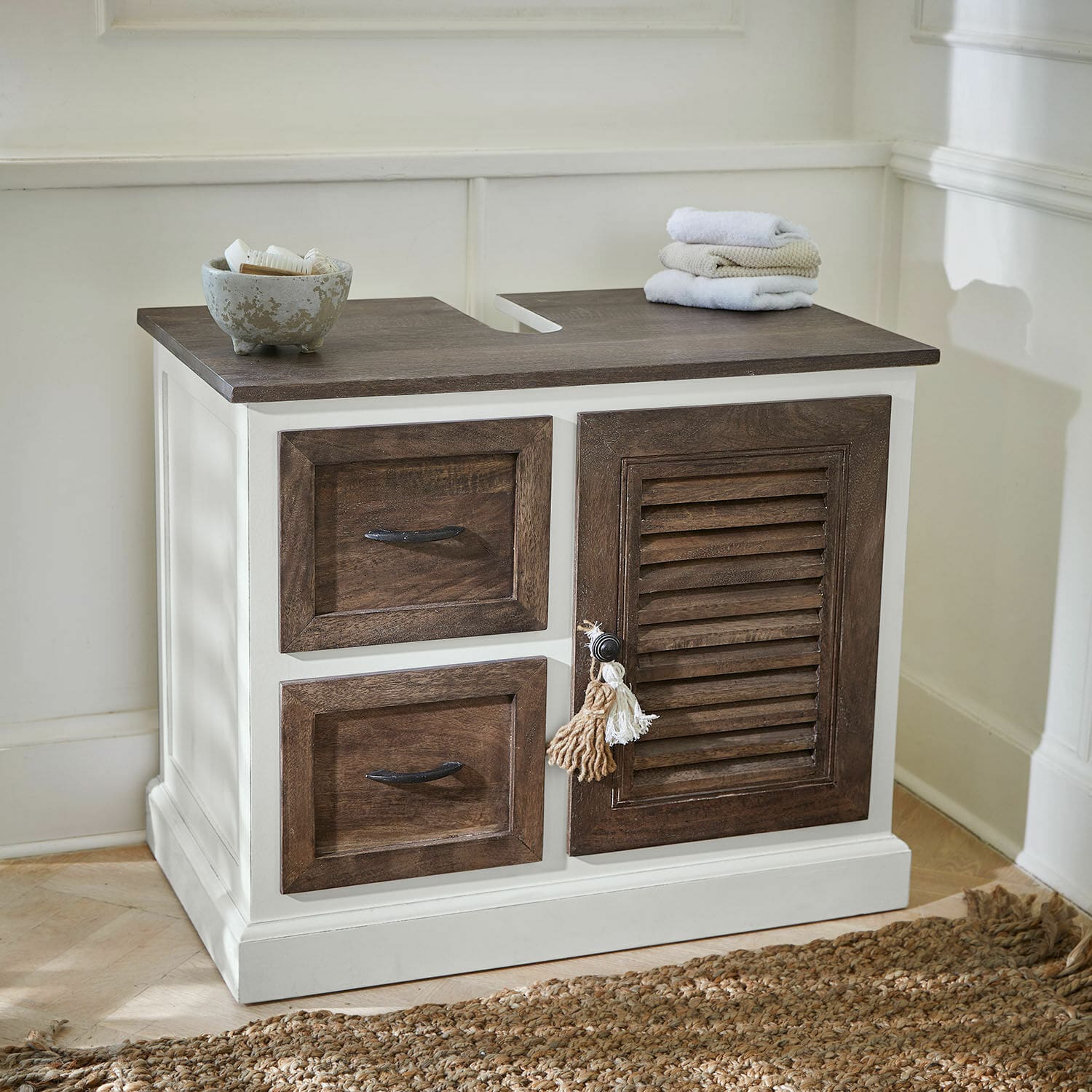 Weisser Badezimmerschrank mit dunkler Holzplatte und Fronten, praktische Schubladen und Tür