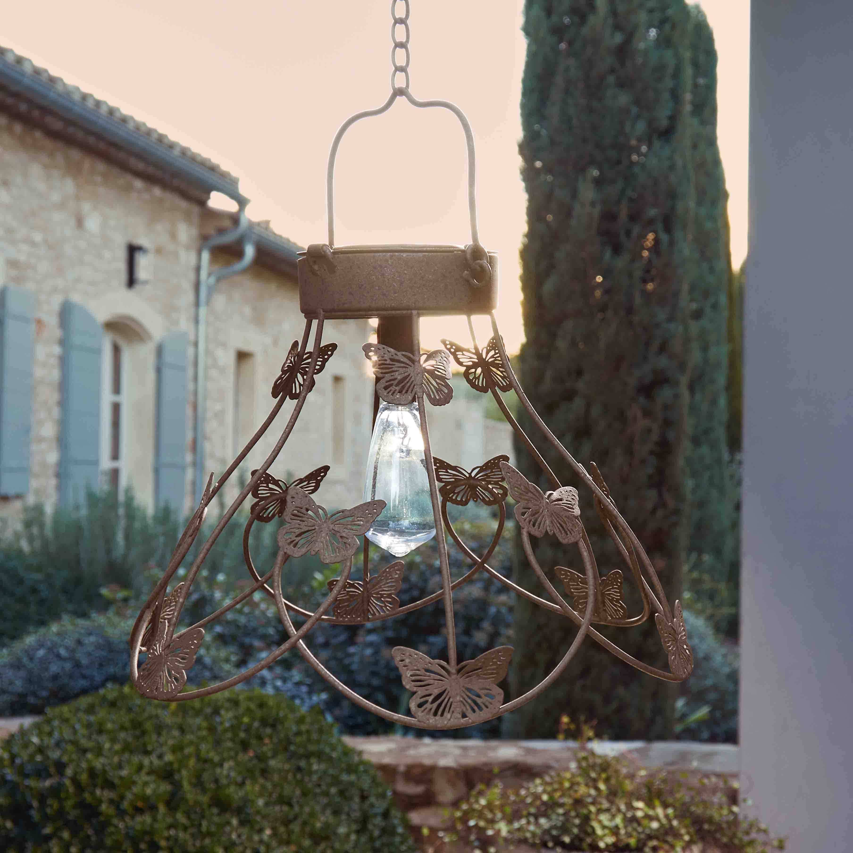 Hängelampe aus rostigem Metall mit Schmetterlingen, dekorative Gartenlampe mit LED-Leuchte