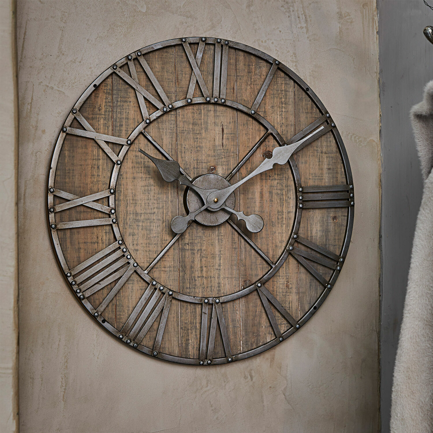 Uhr Caldwell Grosse Wanduhr aus Holz und Metall im Vintage-Stil mit römischen Ziffern zur Wohnraumdekoration