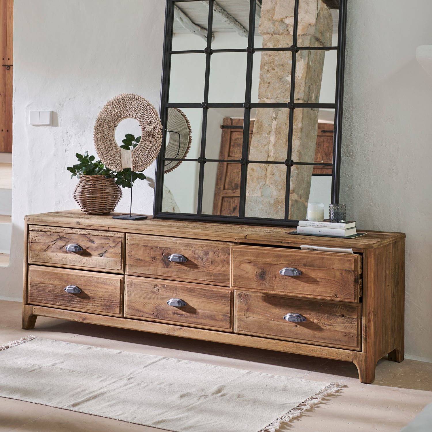 Kommode Wittfield Rustikale Kommode aus Naturholz mit sechs Schubladen und Metallgriffen im warmen Design