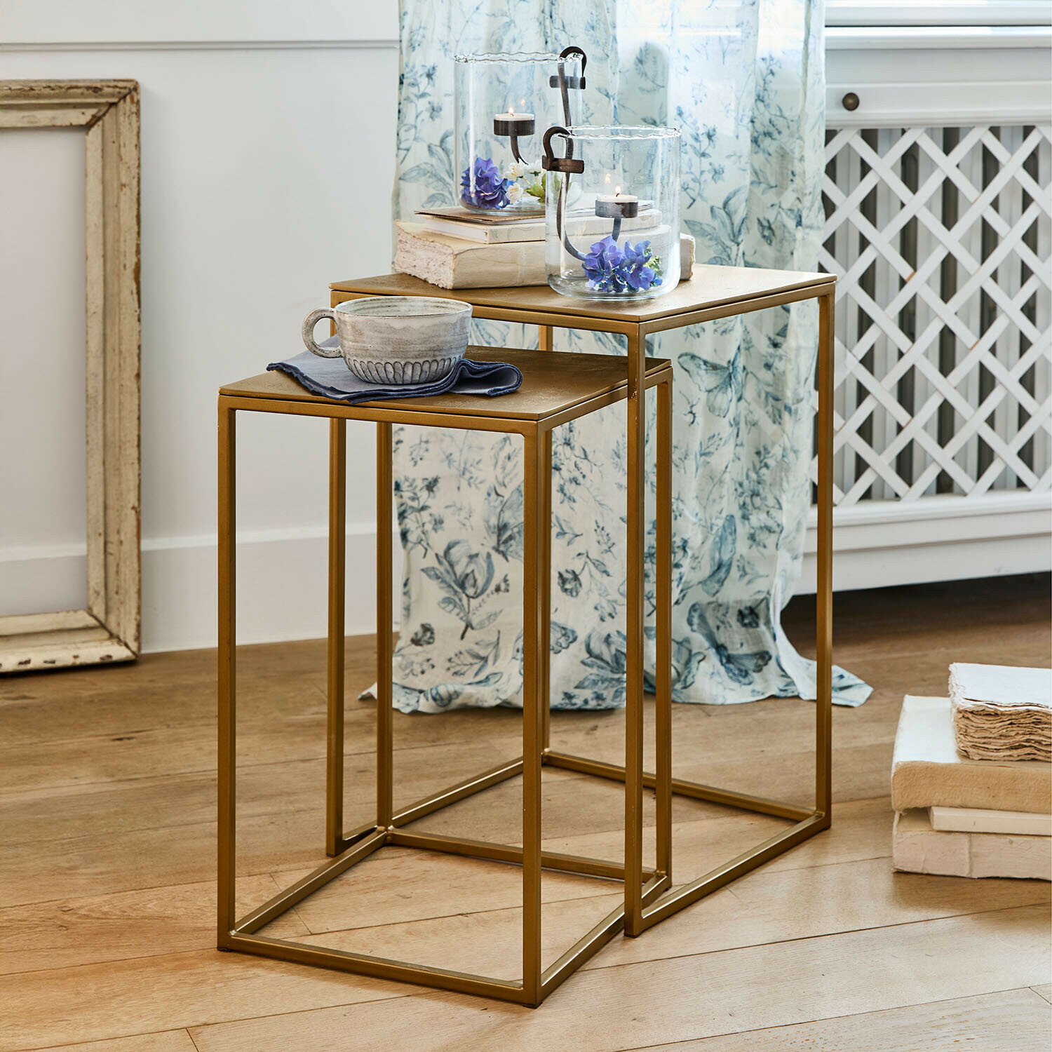 Beistelltisch 2er Set Olvenzo Set mit zwei goldfarbenen Metall-Beistelltischen im minimalistischen Design fürs Wohnzimmer
